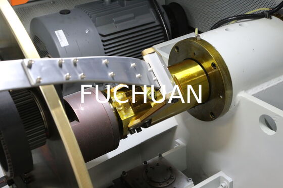 Maszyna do skręcania podwójnego skrętu, skonstruowana z wytrzymałych materiałów, łuku z włókna węglowego i precyzyjnego przesuwu dla trwałego skręcania drutu